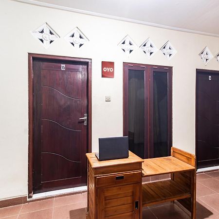 Oyo Life 93504 Kost Krisna Hotel Temukus Exterior photo
