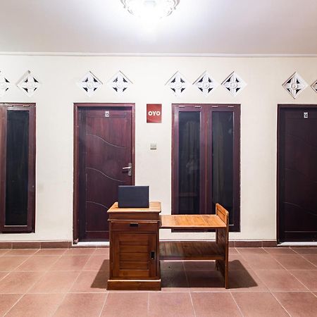 Oyo Life 93504 Kost Krisna Hotel Temukus Exterior photo