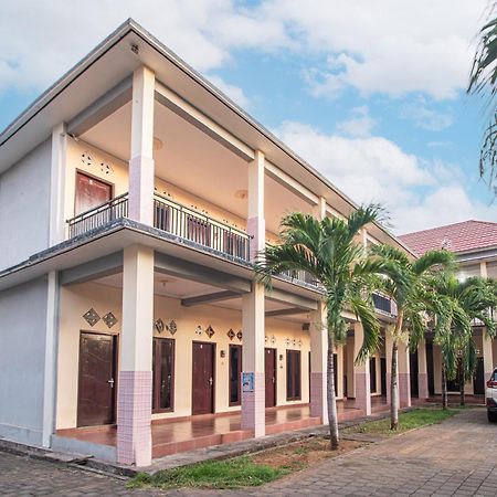 Oyo Life 93504 Kost Krisna Hotel Temukus Exterior photo