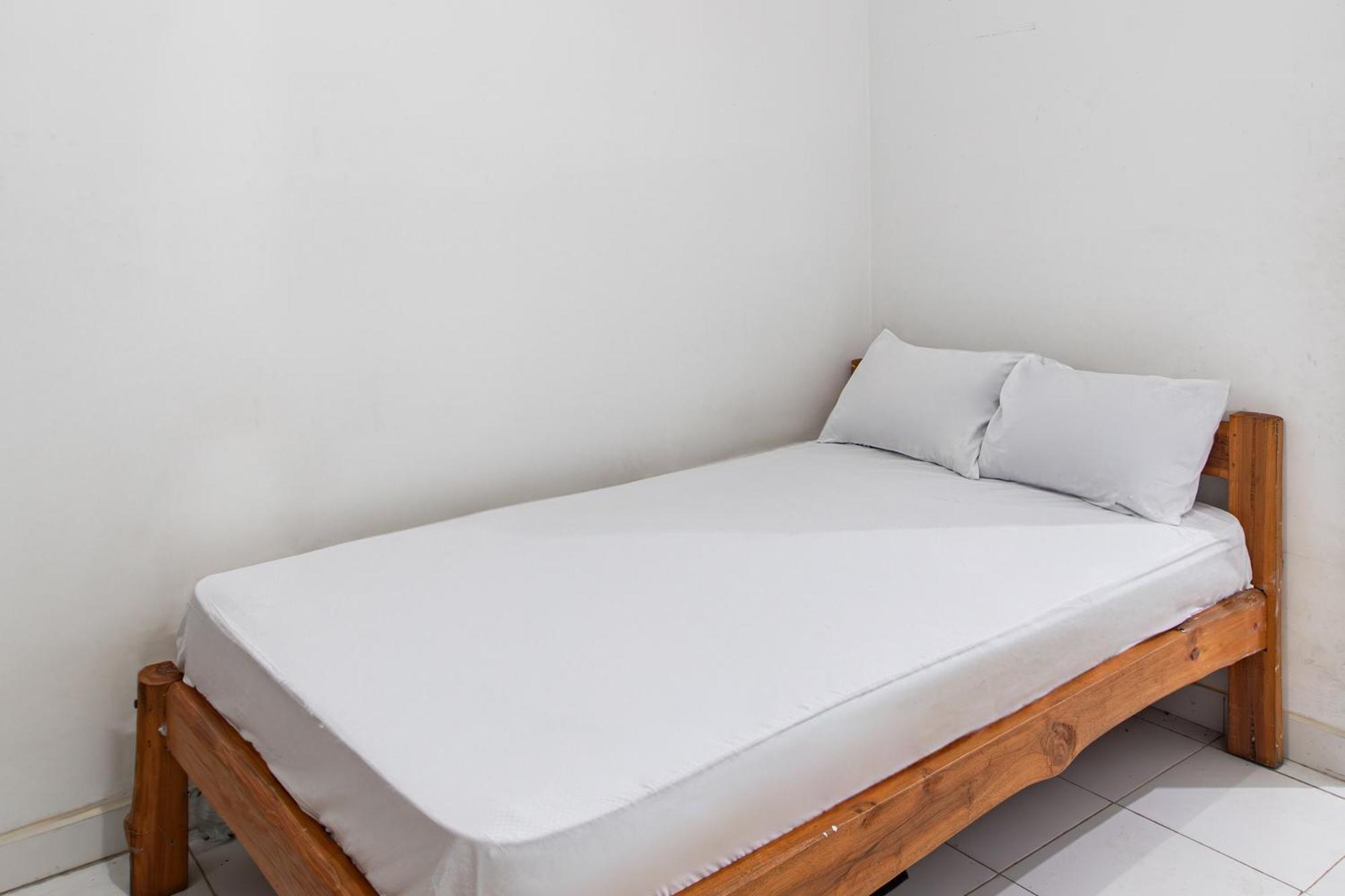 Oyo Life 93504 Kost Krisna Hotel Temukus Exterior photo