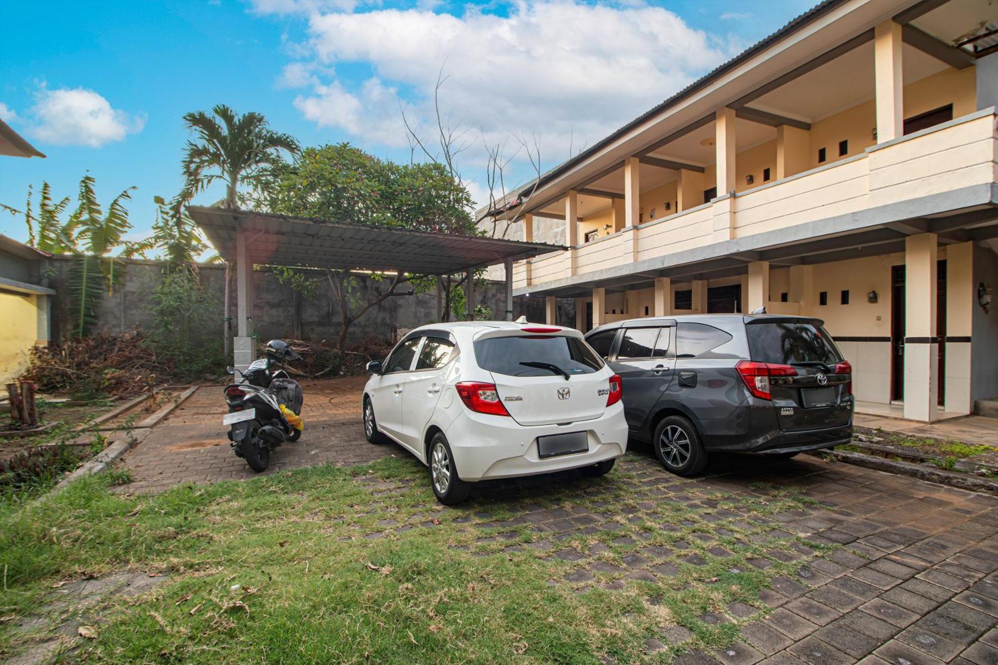 Oyo Life 93504 Kost Krisna Hotel Temukus Exterior photo