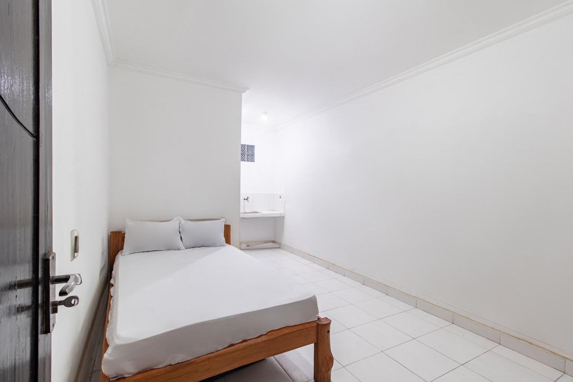 Oyo Life 93504 Kost Krisna Hotel Temukus Exterior photo