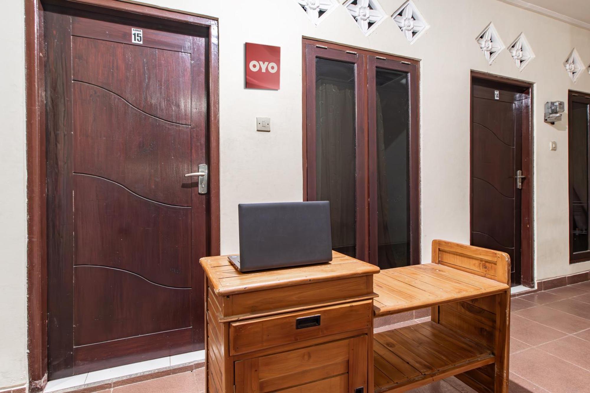 Oyo Life 93504 Kost Krisna Hotel Temukus Exterior photo